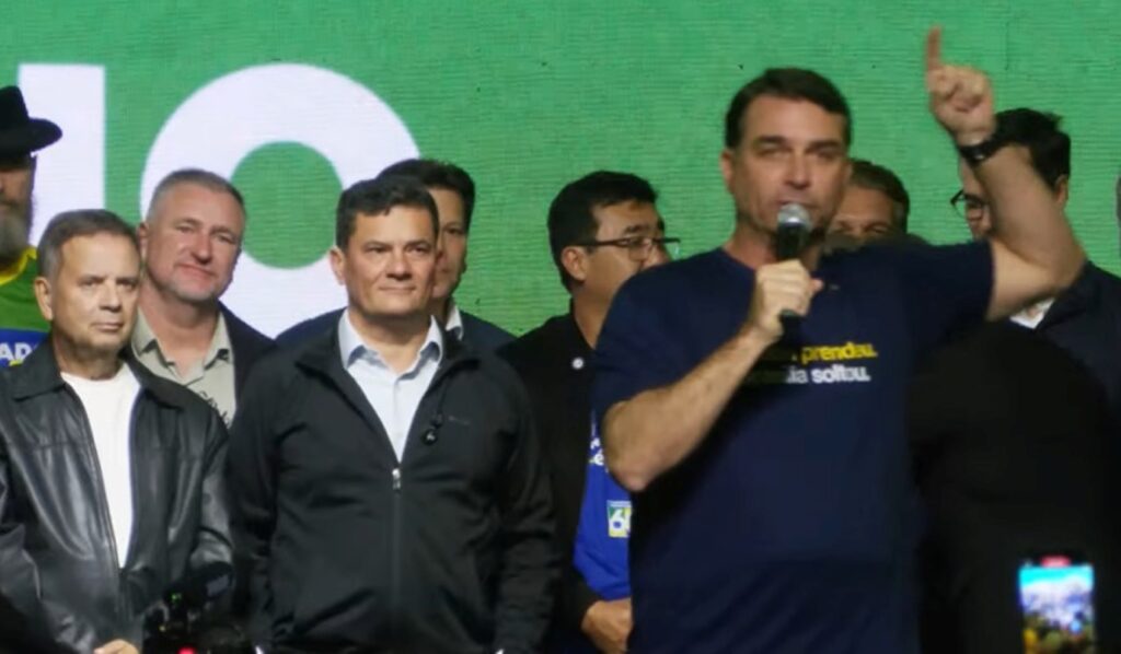 flavio-diz-que-lula-“foi-lamber-a-bota”-de-trump-em-encontro-nos-eua
