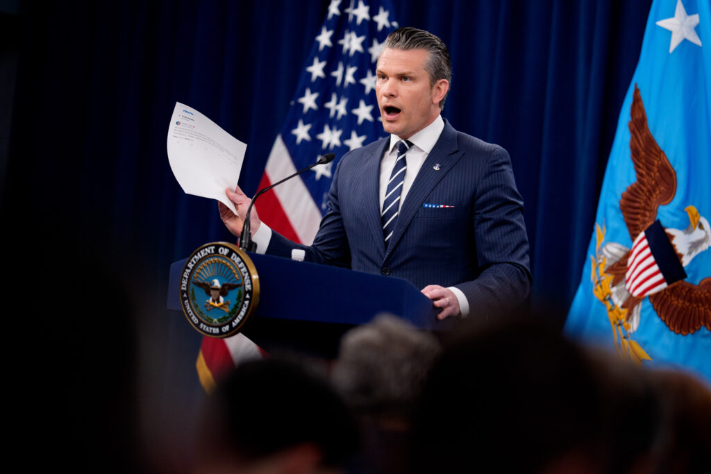 chefe-do-pentagono-pressiona-ira-a-aceitar-acordo-com-proibicao-de-arma-nuclear