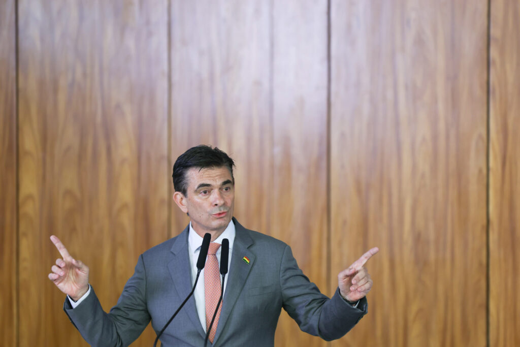 rodrigo-paz-enfrenta-ameacas-seis-meses-apos-assumir-poder-na-bolivia