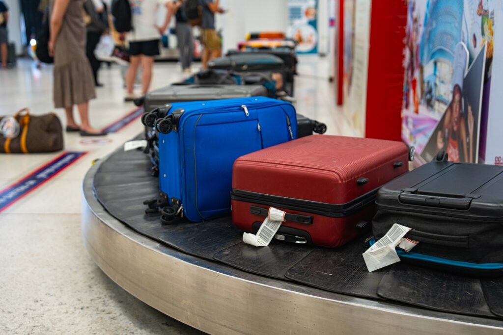 “ma-fe”:-justica-multa-passageira-por-forjar-extravio-de-mala-em-aeroporto
