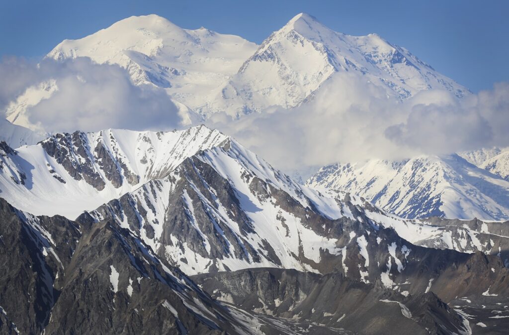 3-alpinistas-morrem-em-expedicao-ao-cume-mais-alto-da-america-do-norte