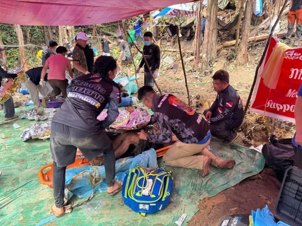 mais-4-sobreviventes-que-estavam-presos-em-caverna-sao-resgatados