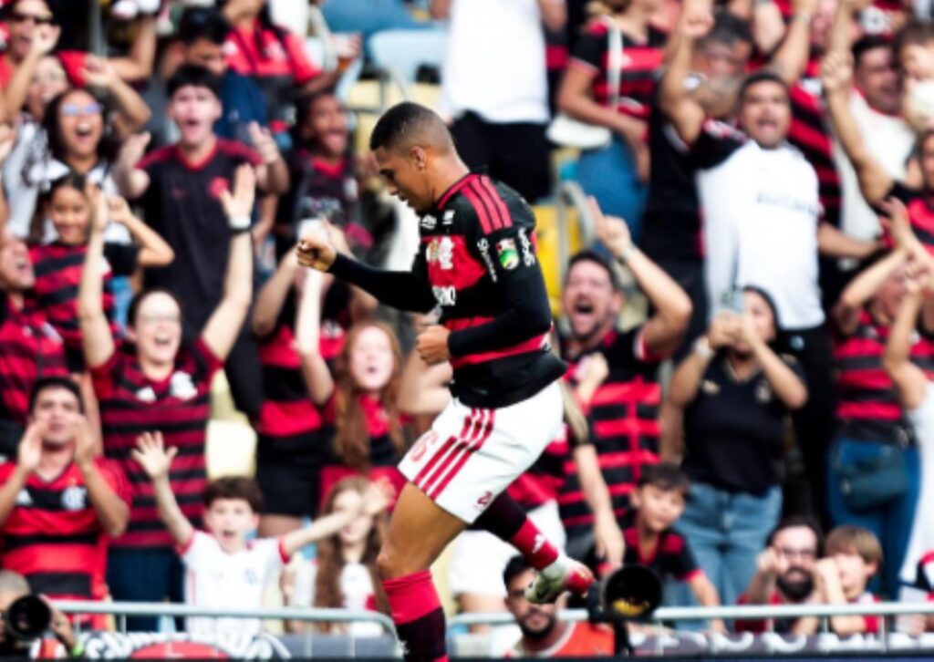 na-despedida-do-brasileirao,-flamengo-bate-o-coritiba-no-maracana