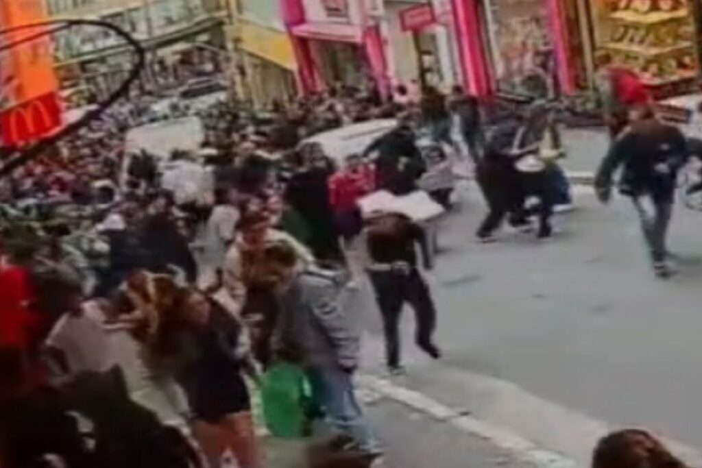 tiroteio-no-metro-com-5-feridos-leva-tumulto-a-regiao-da-25-de-marco.-veja-video