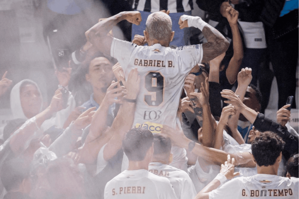 santos-bate-o-vitoria-e-volta-a-vencer-no-brasileirao