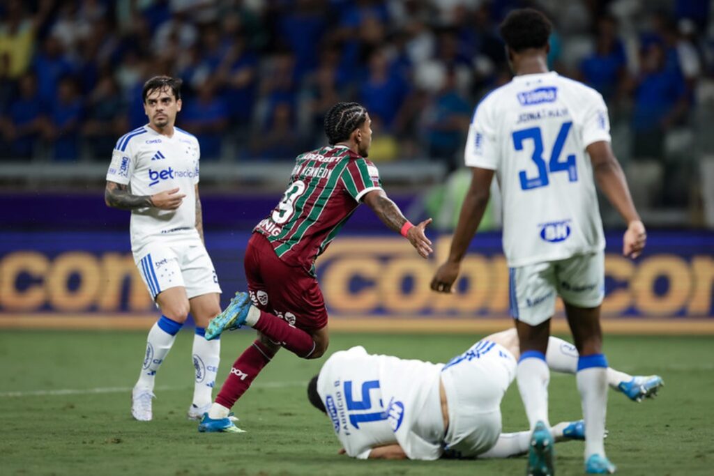 brasileirao:-cruzeiro-e-fluminense-empatam-antes-da-pausa-para-a-copa