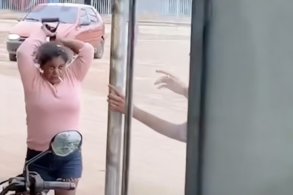 Briga com pá entre homem e mulher assusta comerciantes em Manoel Urbano