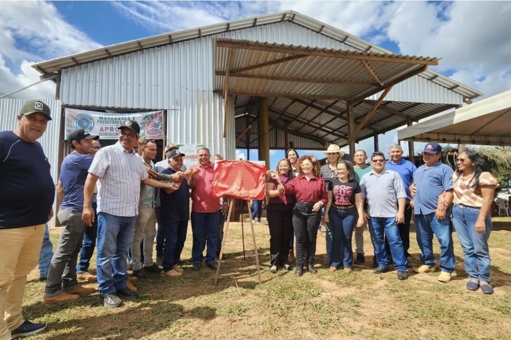 Perpétua e Edvaldo entregam 1ª indústria de beneficiamento de café de Porto Acre