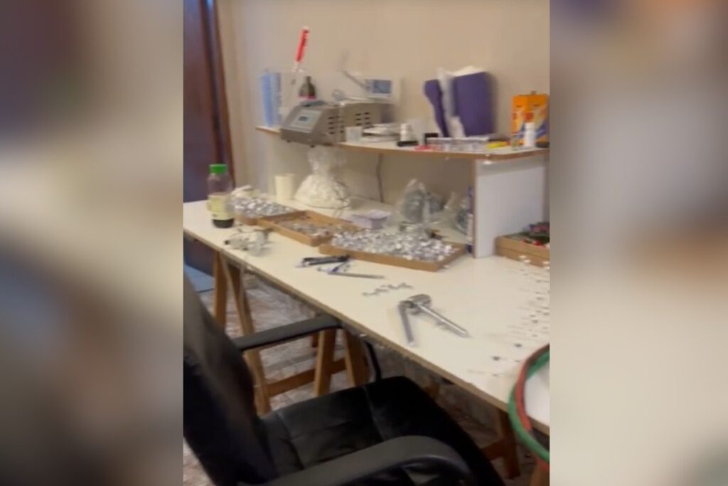 laboratorio-de-anabolizantes-e-medicamentos-e-descoberto-pela-policia.-veja-video