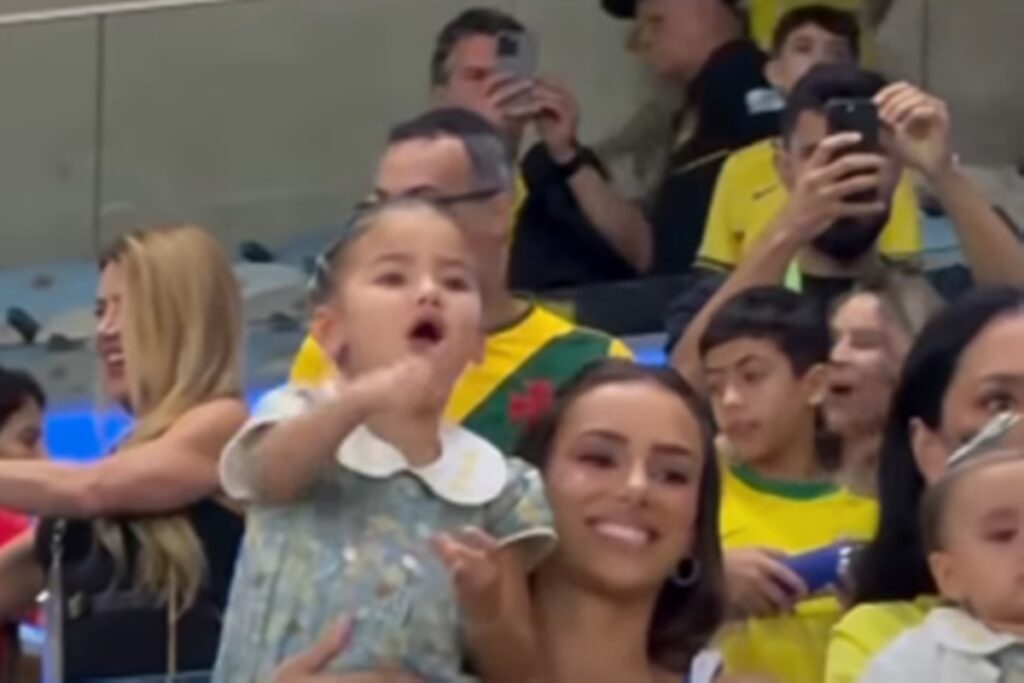 video:-mavie-fica-com-ciumes-de-neymar-com-outros-jogadores-e-reage