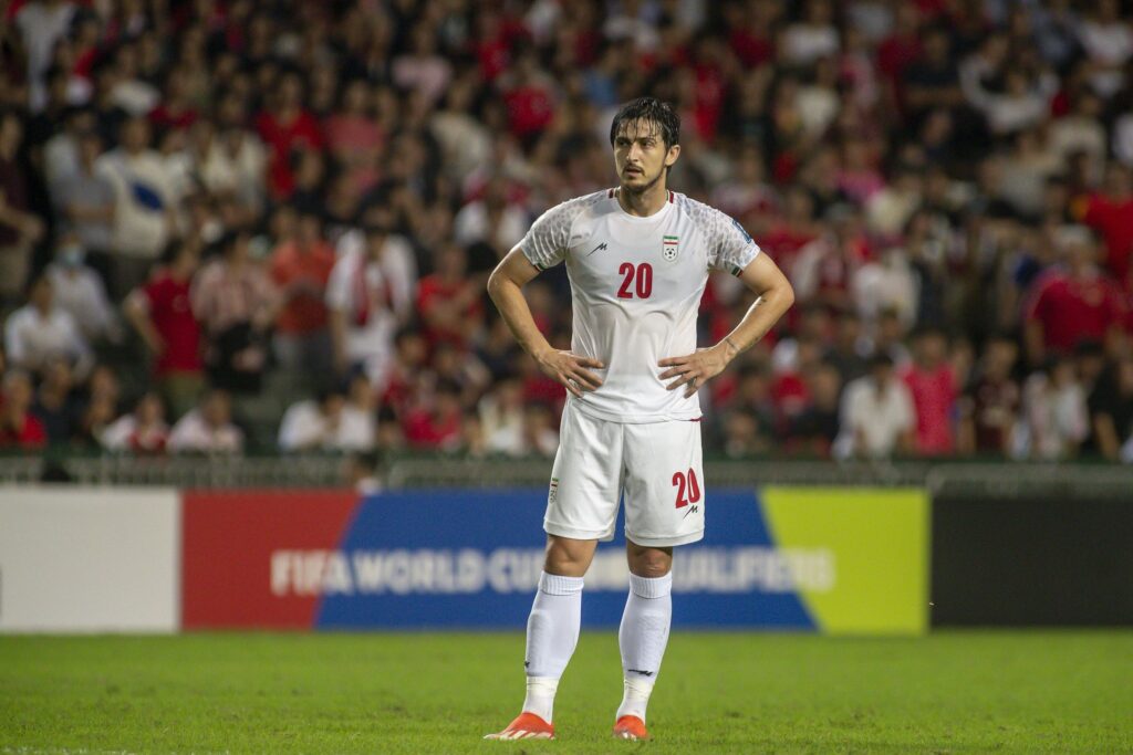 idolo-do-ira-fica-fora-da-copa-apos-foto-com-aliado-dos-eua;-entenda
