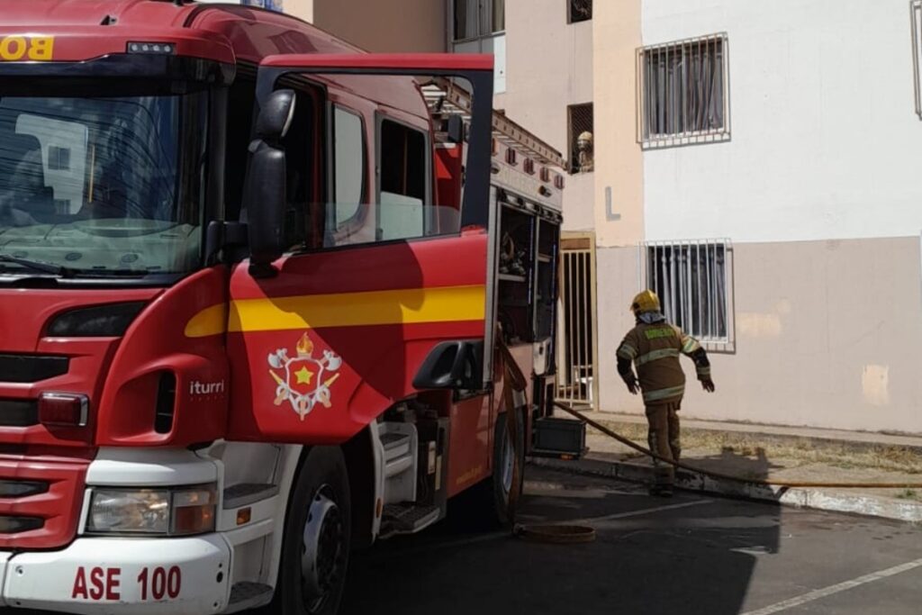 maquina-de-lavar-pega-fogo-em-apartamento-e-causa-incendio