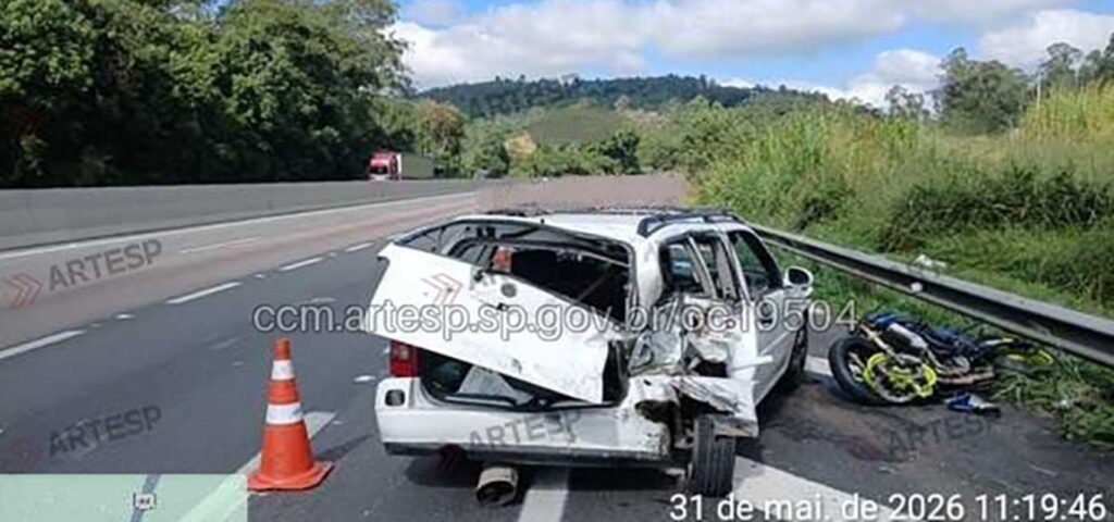 motociclista-bate-em-carro,-e-arremessado-na-pista-e-morre-atropelado