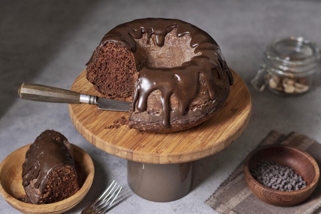 bolo-de-chocolate-fofo-e-cremoso:-veja-receita-de-campea-do-masterchef