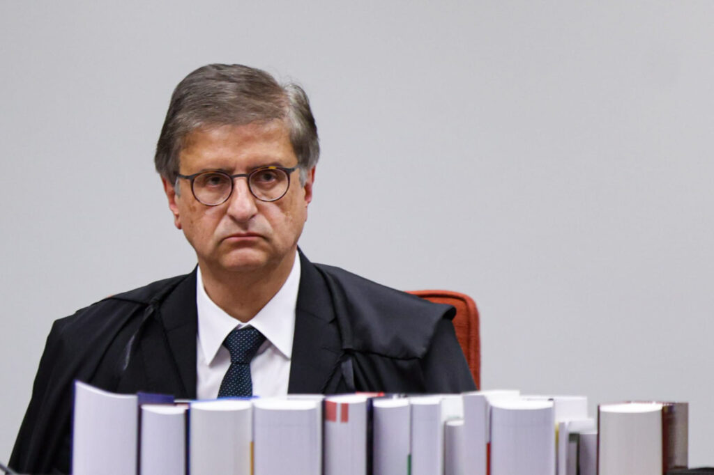 pgr-tem-ate-hoje-para-dar-parecer-sobre-incluir-flavio-e-bolsonaro-em-inquerito