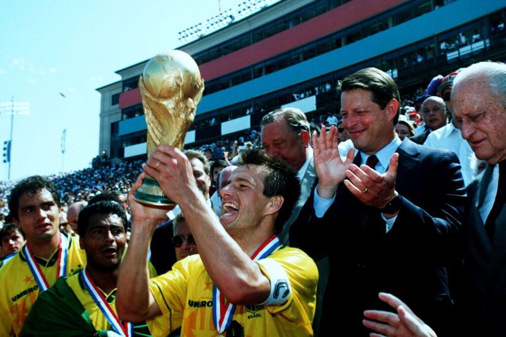 ultima-copa-do-mundo-nos-eua-foi-vencida-pelo-brasil;-relembre