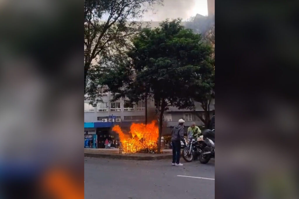 homem-incendeia-carrinho-de-mercado-e-chamas-sobem-no-centro-de-bh.-video