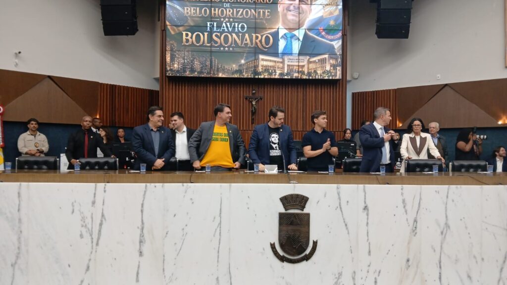 flavio-bolsonaro-recebe-titulo-de-cidadao-honorario-de-belo-horizonte.-video
