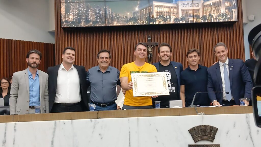 em-bh,-flavio-da-recado-a-“criminosos-do-lula”:-“mete-o-pe-do-brasil”.-video