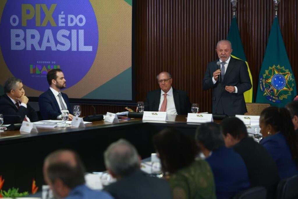 “fui-pego-de-surpresa”,-admite-lula-sobre-novo-tarifaco-de-trump
