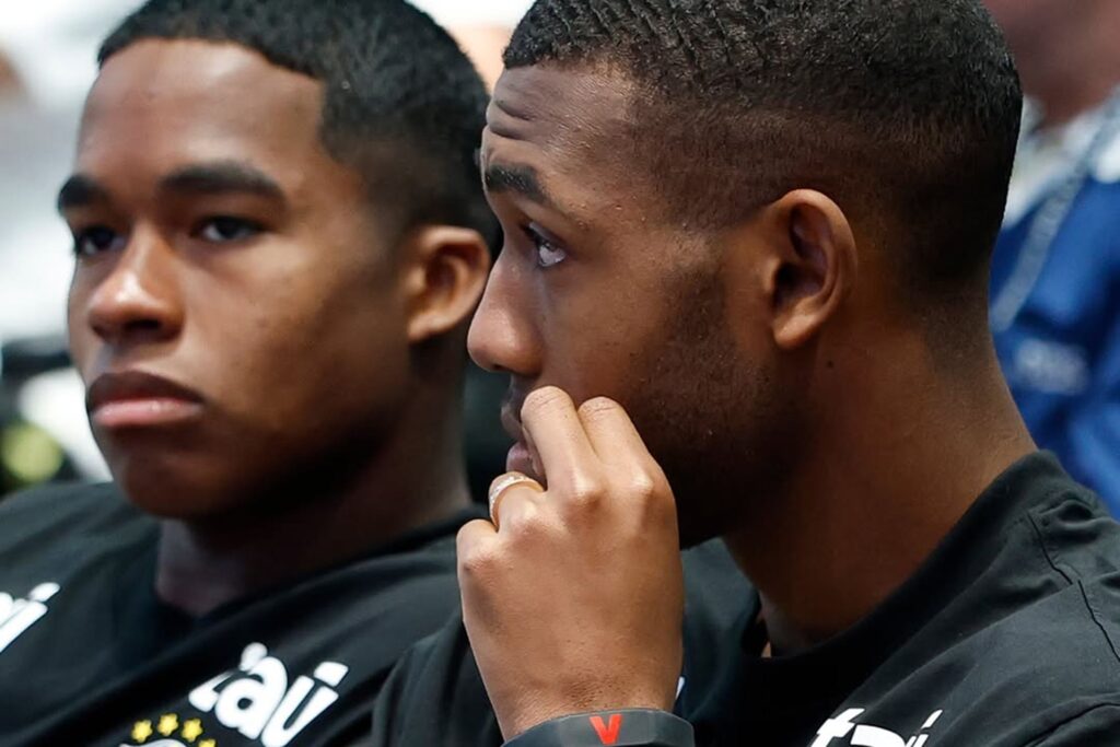 as-anotacoes-de-rayan-durante-a-coletiva-de-igor-thiago-na-selecao