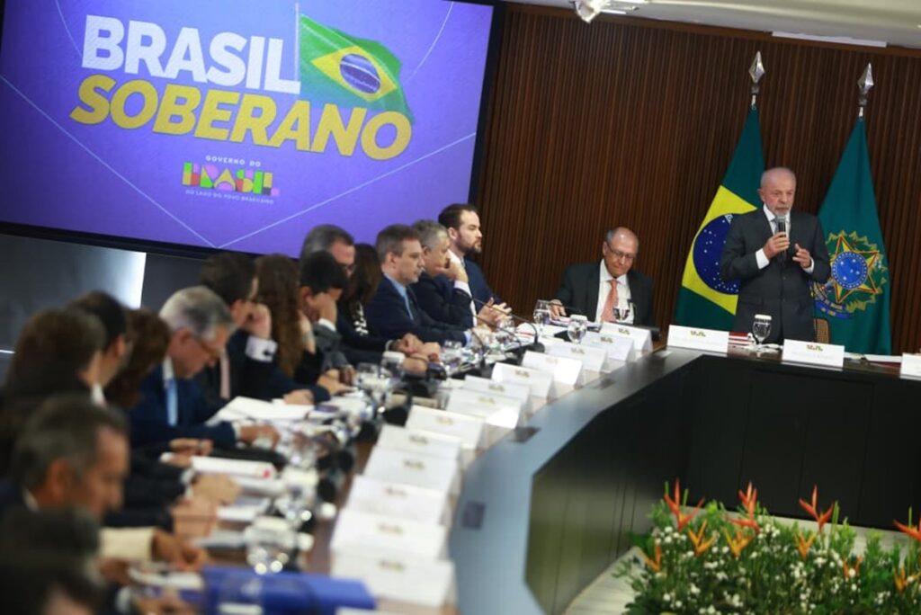 reuniao-ministerial-tem-alerta-sobre-restricoes-nas-eleicoes-e-pedido-por-verde-amarelo-na-copa