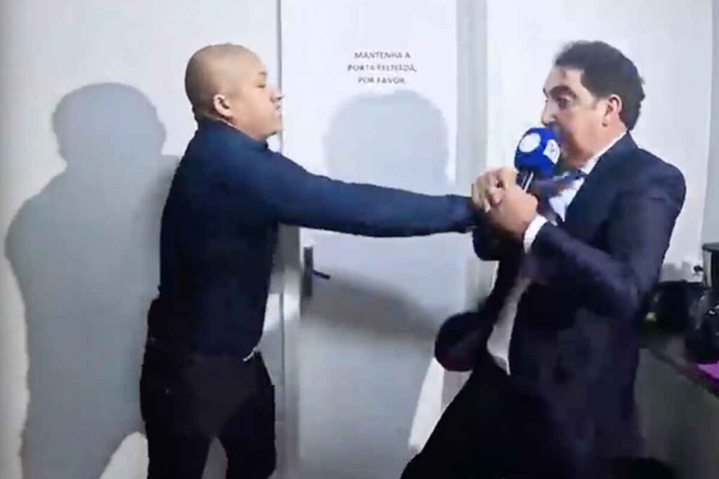 ex-deputado-gilvan-maximo-e-agredido-durante-gravacao.-veja-video