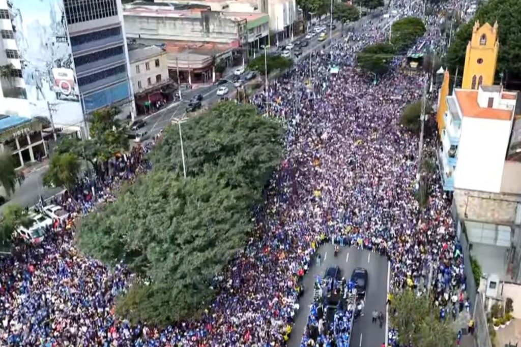 marcha-para-jesus-reune-multidao-em-caminhada-por-sp.-veja-imagens