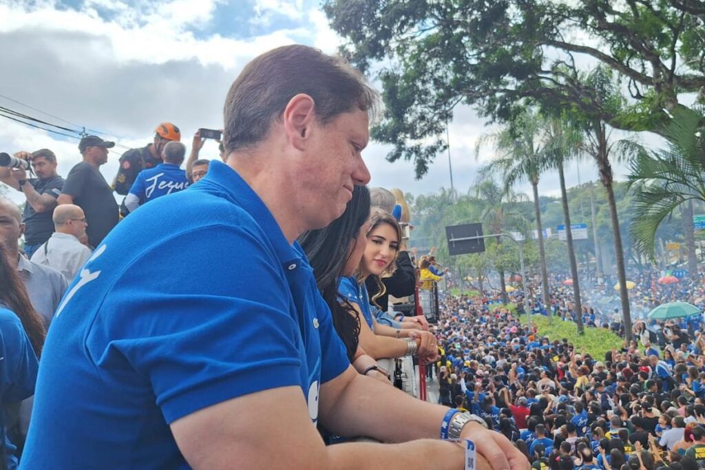 marcha-para-jesus-tem-flavio-e-tarcisio-afastados-de-messias-em-trio