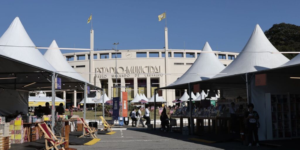 feriado-em-sp-tem-programacao-gratuita-em-feira-do-livro-no-pacaembu