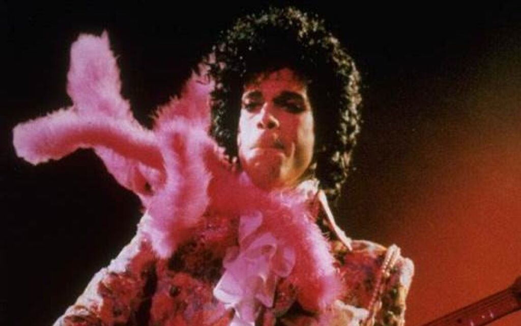 10-anos-apos-morte,-prince-tera-novo-disco-com-musica-ineditas