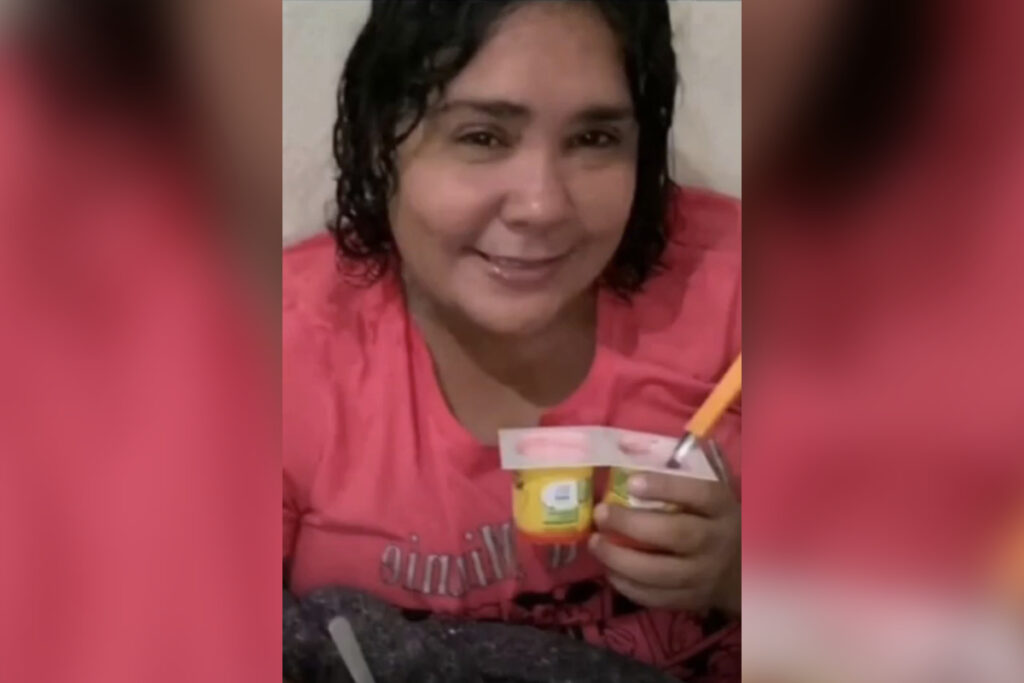 veja-como-era-voz-de-mulher-de-37-anos-que-fingia-ter-12.-video