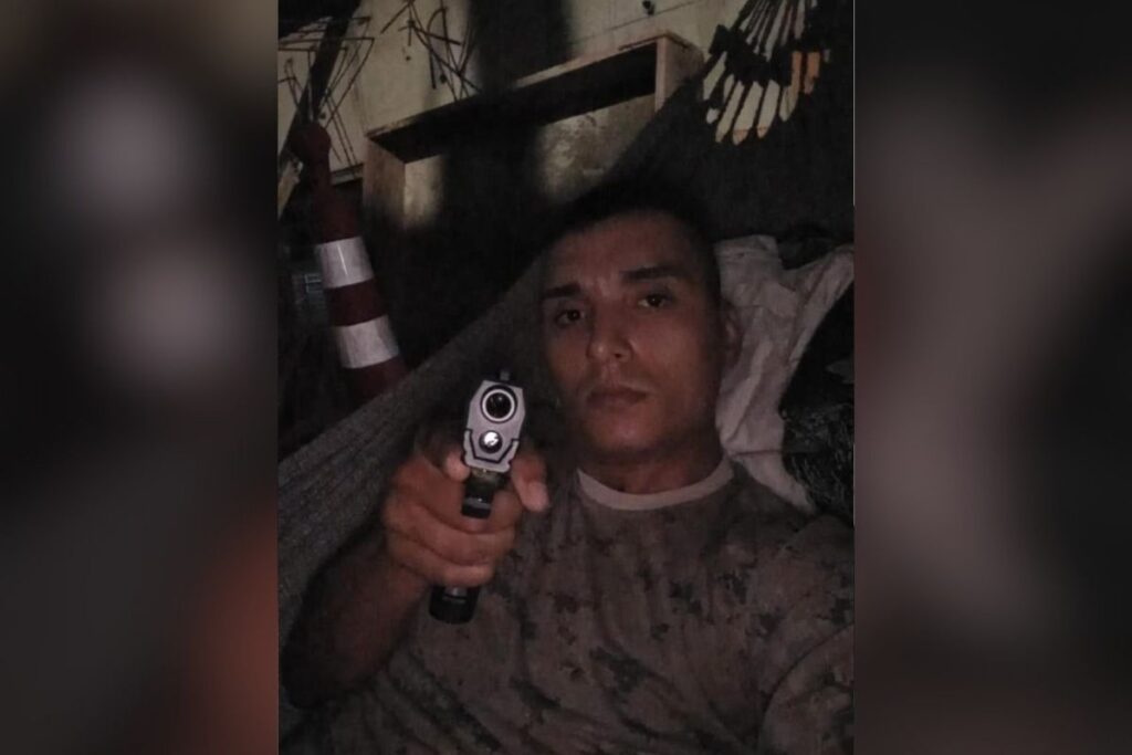 ex-que-matou-enfermeira-postava-fotos-armado-nas-redes-sociais.-veja