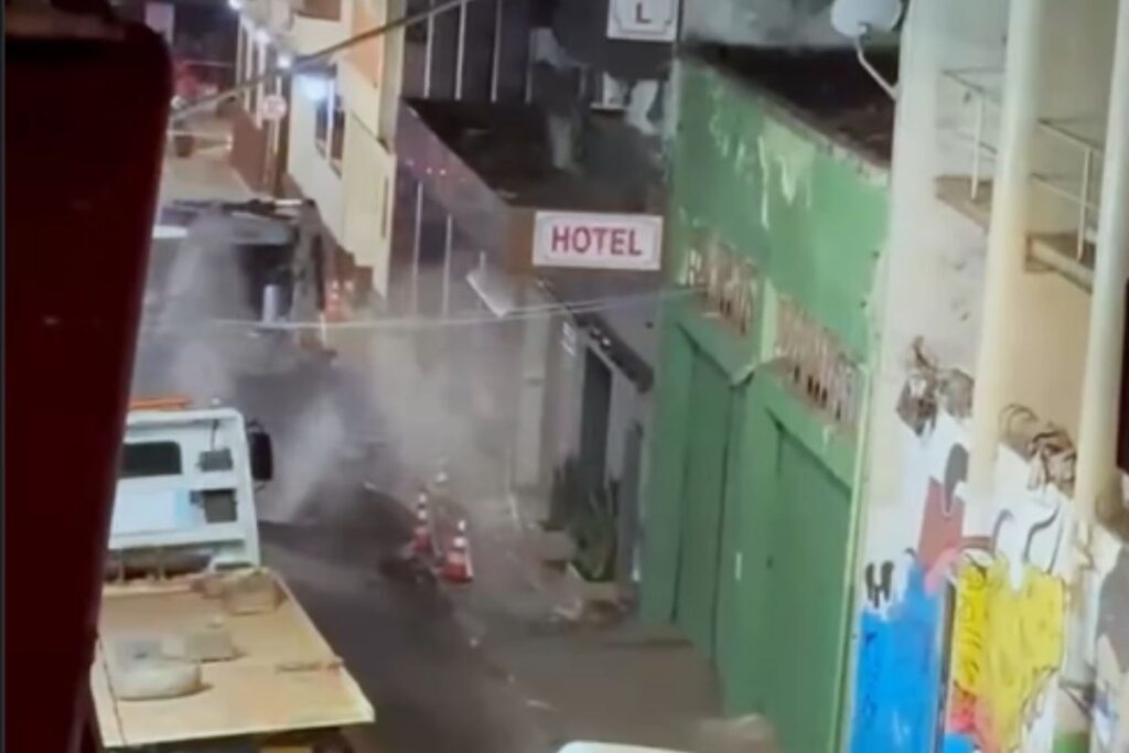 rua-do-centro-segue-interditada-por-vazamento-de-gas-em-obra-da-sabesp