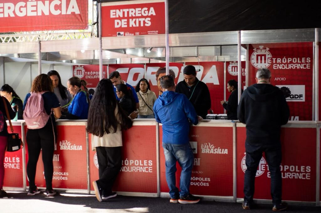 1o-dia-de-entrega-de-kits-do-metropoles-endurance-movimenta-eixao-sul
