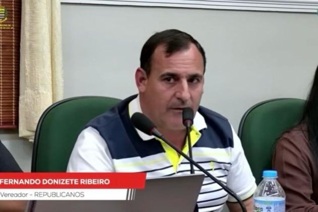 professora-rebate-vereador-sobre-ganhar-5-vezes-mais:-“desmerece-o-estudo”