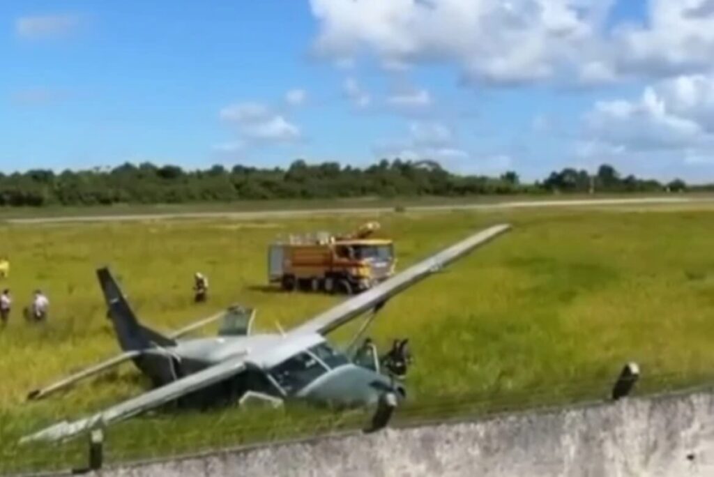 aviao-da-fab-sai-da-pista-em-porto-seguro-e-8-voos-sao-cancelados