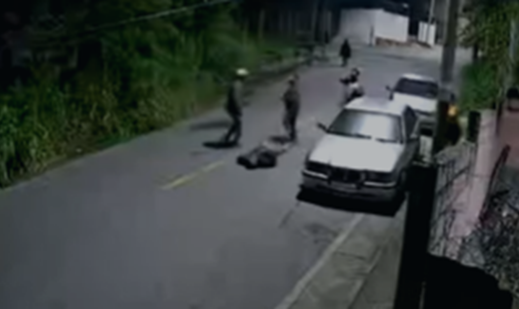 homem-morre-apos-levar-soco-ao-defender-mulheres-de-assedio.-veja-video