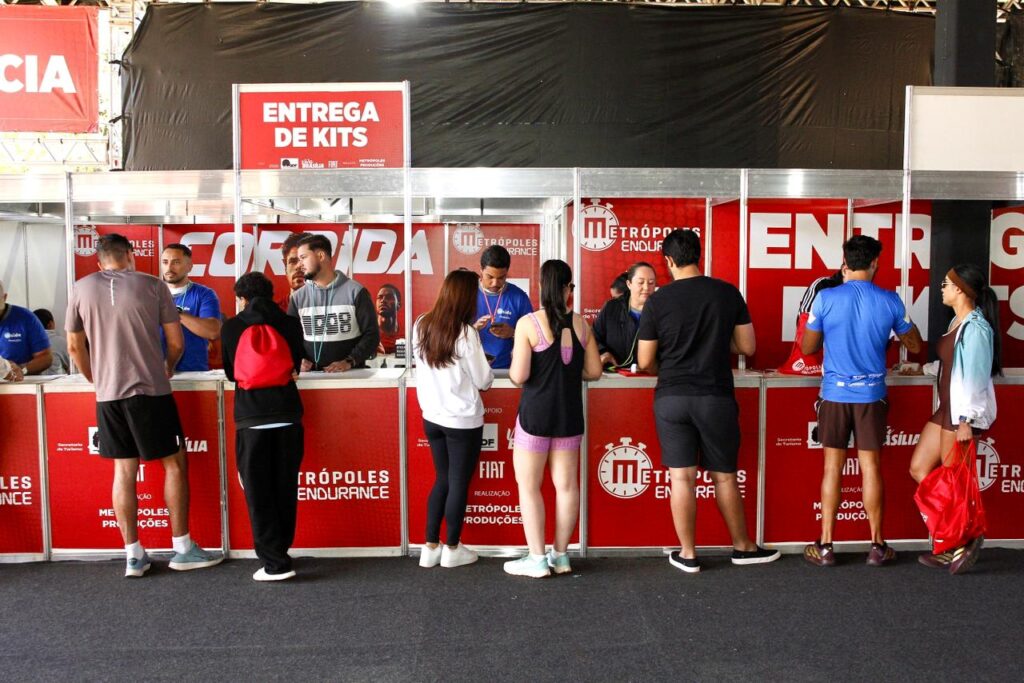 metropoles-endurance-–-corrida:-empolgados,-atletas-retiram-kits-neste-sabado-(6/6)
