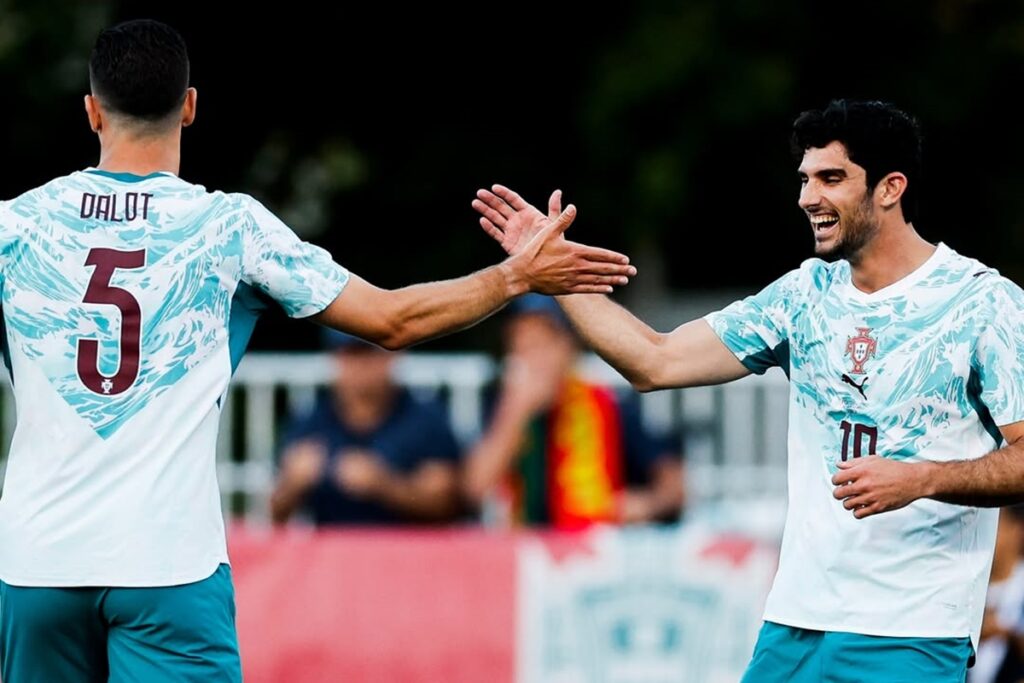 com-gols-no-2°-tempo,-portugal-vence-amistoso-contra-o-chile