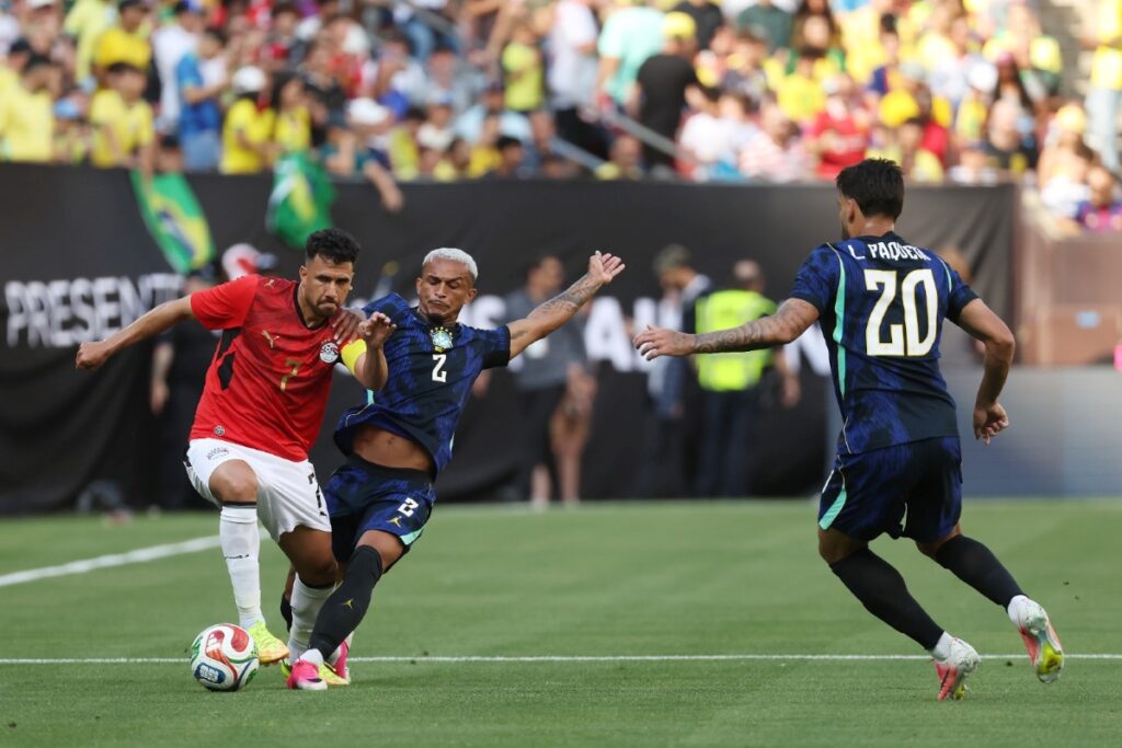 wesley-deixa-o-gramado-com-dores-durante-jogo-da-selecao-brasileira
