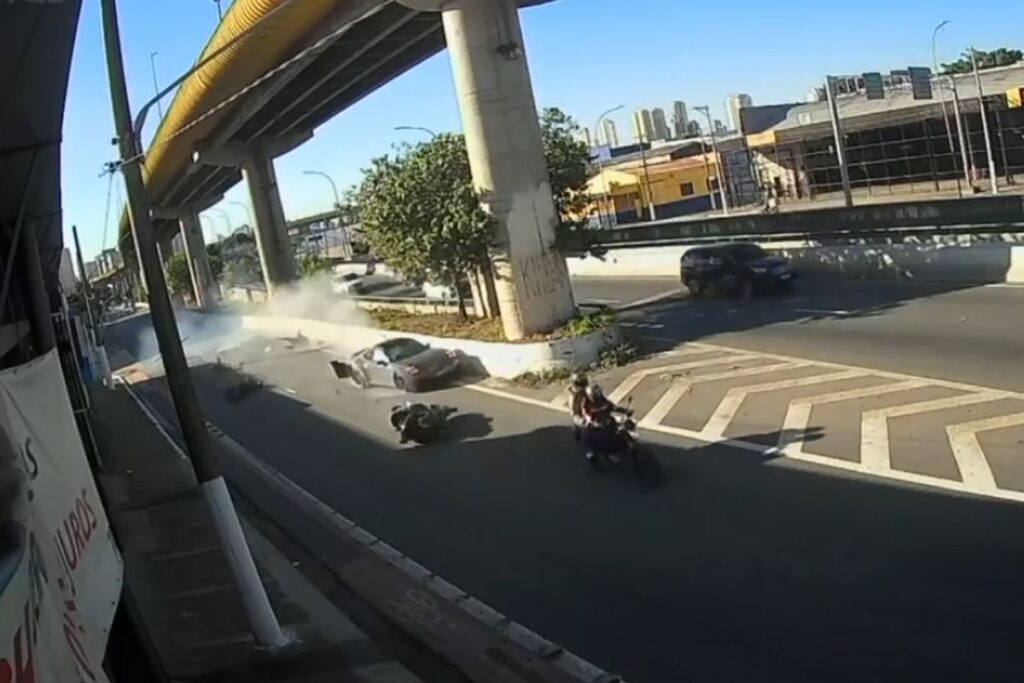 cameras-de-seguranca-flagram-acidente-com-porsche-em-sp.-veja-video