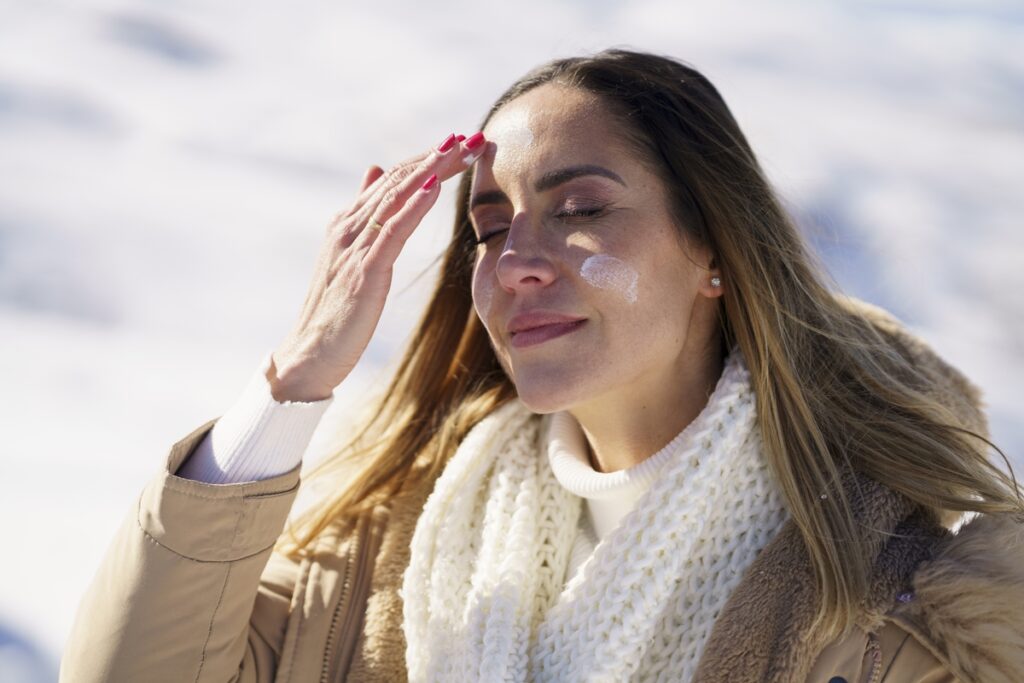 no-frio-e-dentro-de-casa:-expert-reforca-importancia-do-protetor-solar