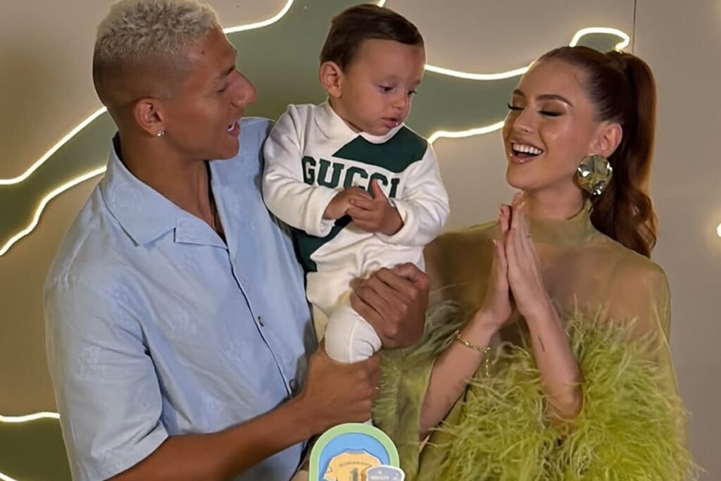 richarlison-causa-polemica-ao-rebater-criticas-ao-nome-do-filho