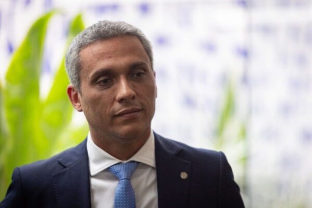 deputado-gustavo-gayer-e-internado-com-quadro-de-obstrucao-intestinal