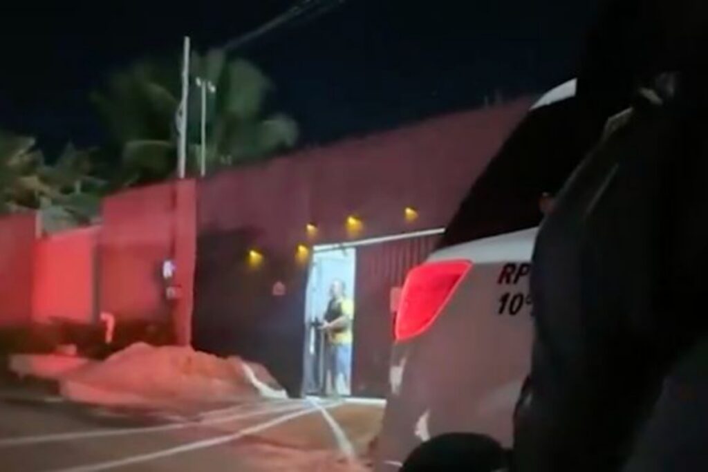 major-da-pm-atira-durante-briga-por-som-alto-e-acaba-preso:-“imbecil”.-veja-video