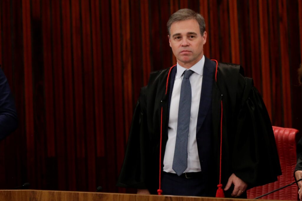 “dinheiro-nao-e-a-minha-ambicao”,-diz-andre-mendonca-em-palestra.-veja-video