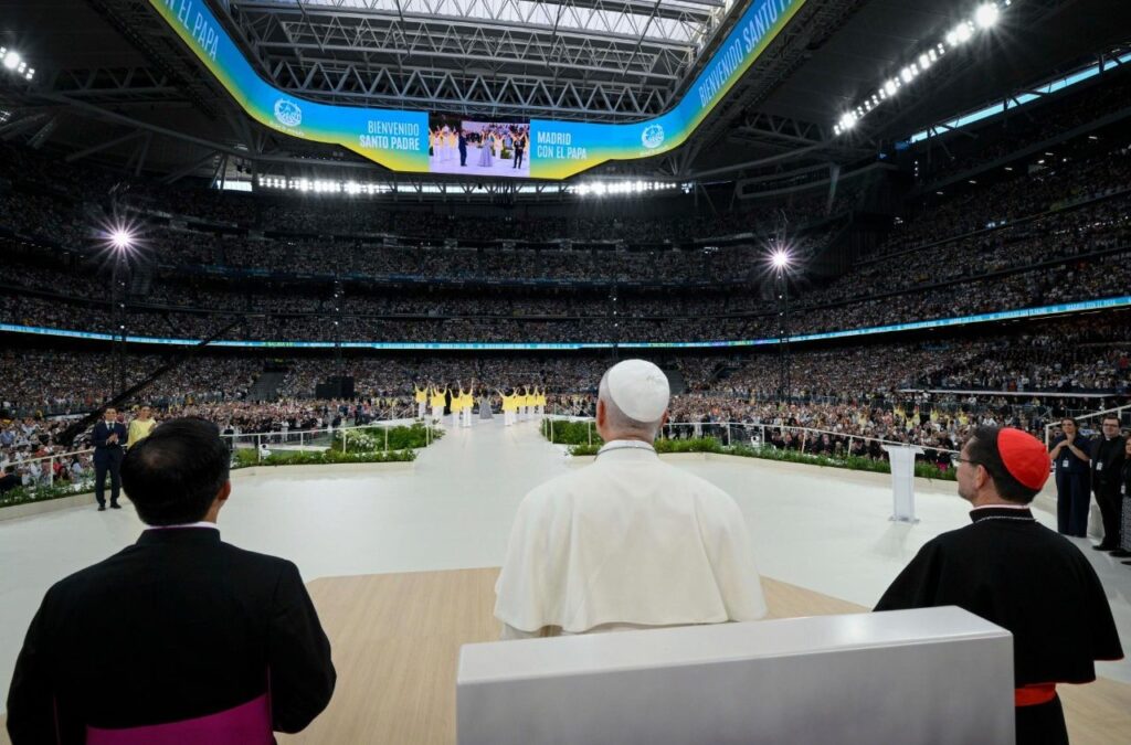 em-agenda-na-espanha,-papa-leao-xiv-visita-o-santiago-bernabeu.-video