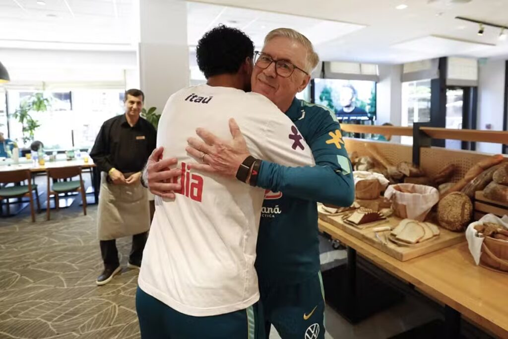 ederson-e-recebido-por-ancelotti-e-treina-com-selecao-antes-da-estreia