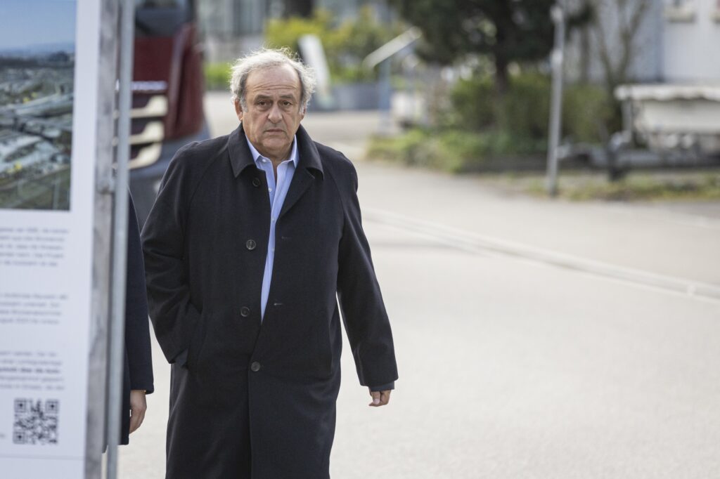 as-vesperas-da-copa,-platini-acusa-presidente-da-fifa-de-conspiracao